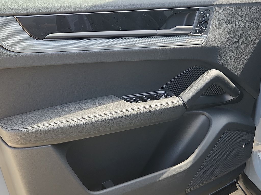2026 Porsche Cayenne Base - Photo 12