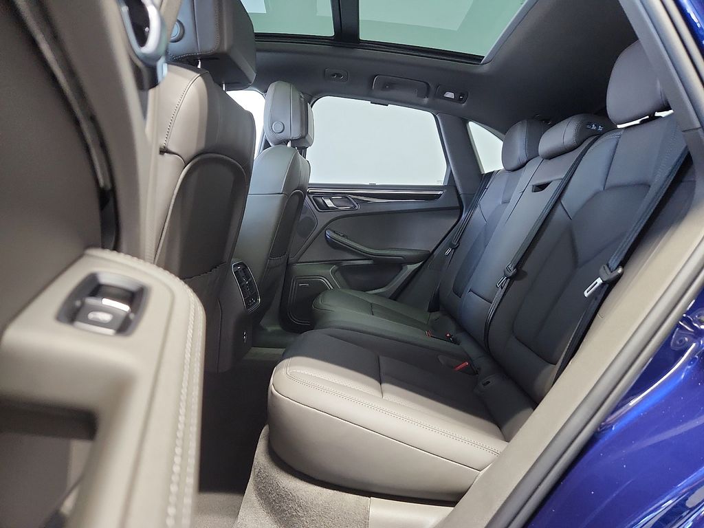 2026 Porsche Macan Base - Photo 11