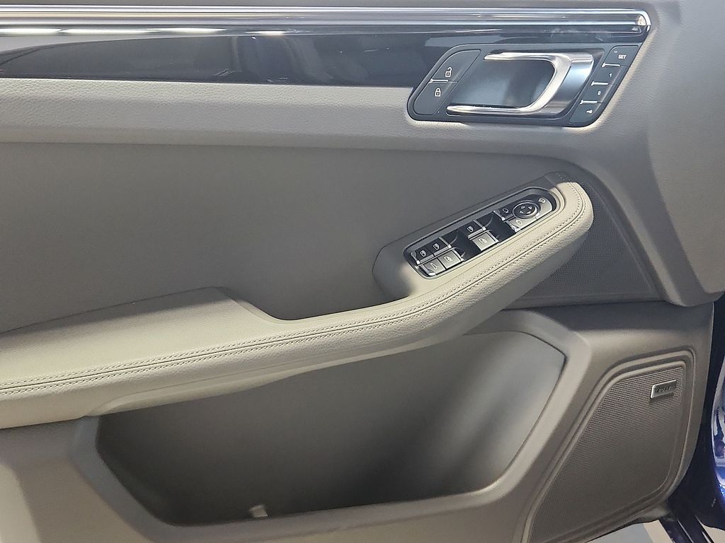 2026 Porsche Macan Base - Photo 13