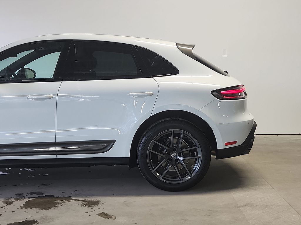 2026 Porsche Macan T - Photo 7
