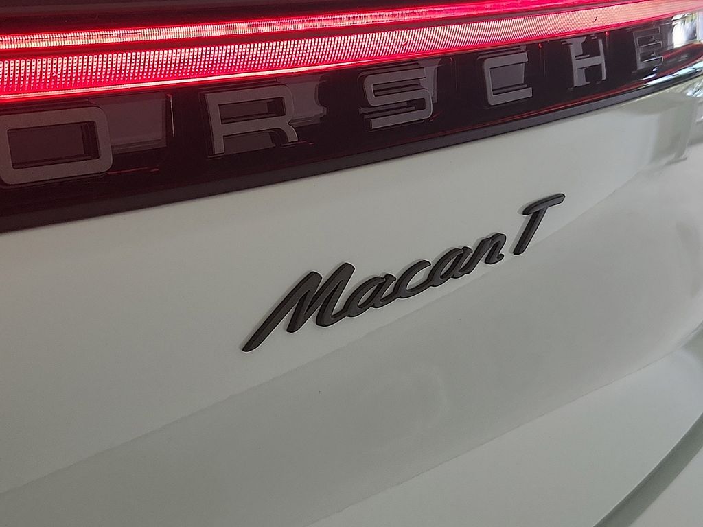 2026 Porsche Macan T - Photo 26