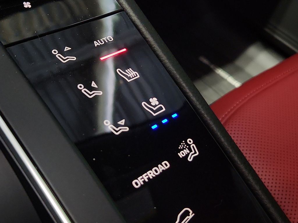 2026 Porsche Macan T - Photo 23