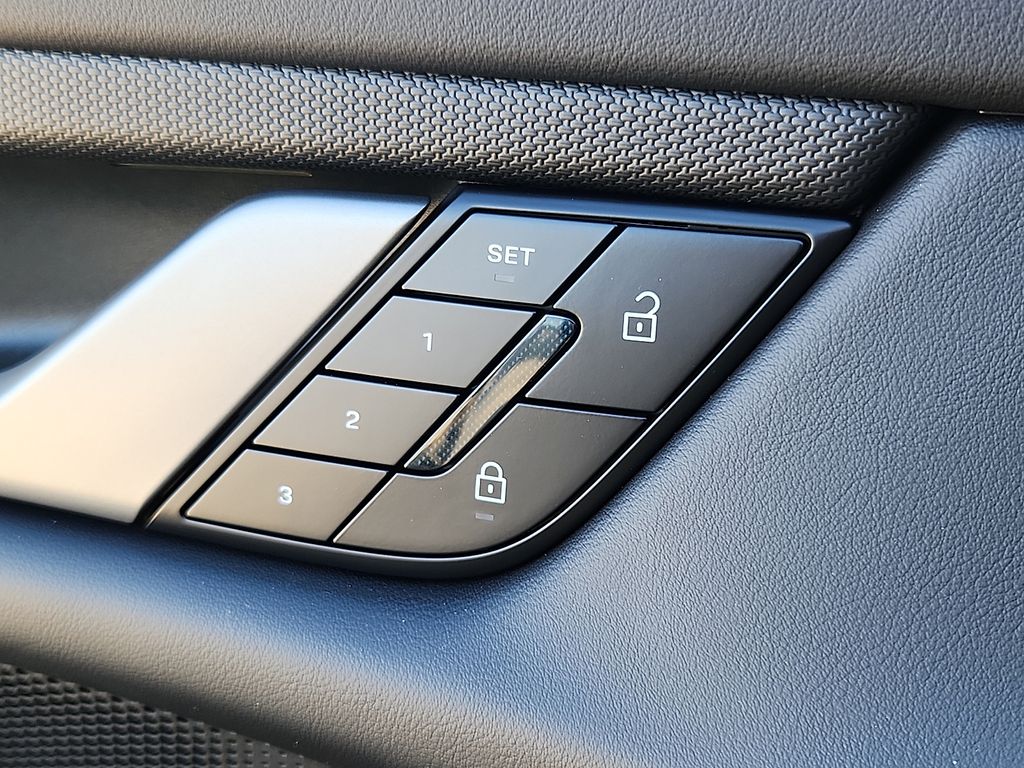 2026 Porsche Taycan Base - Photo 20