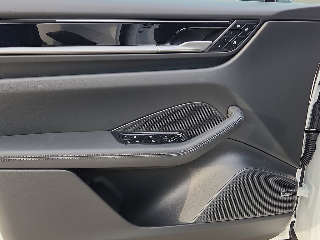 2026 Porsche Macan S - Photo 12