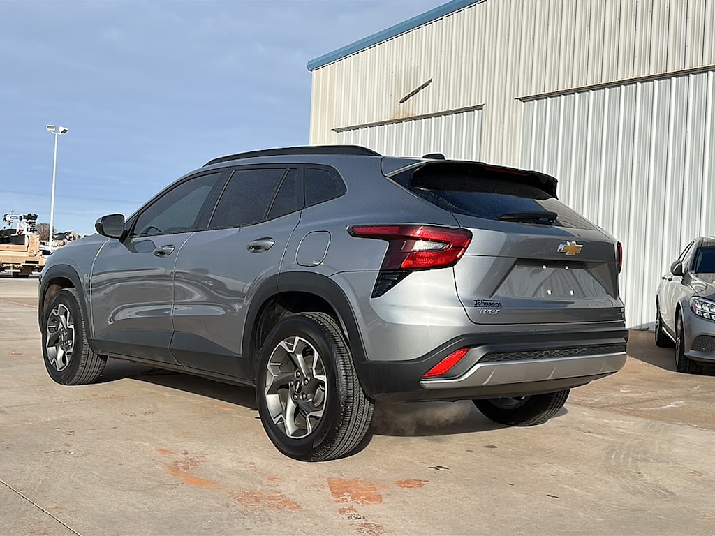 Used 2025 Chevrolet Trax FWD LT