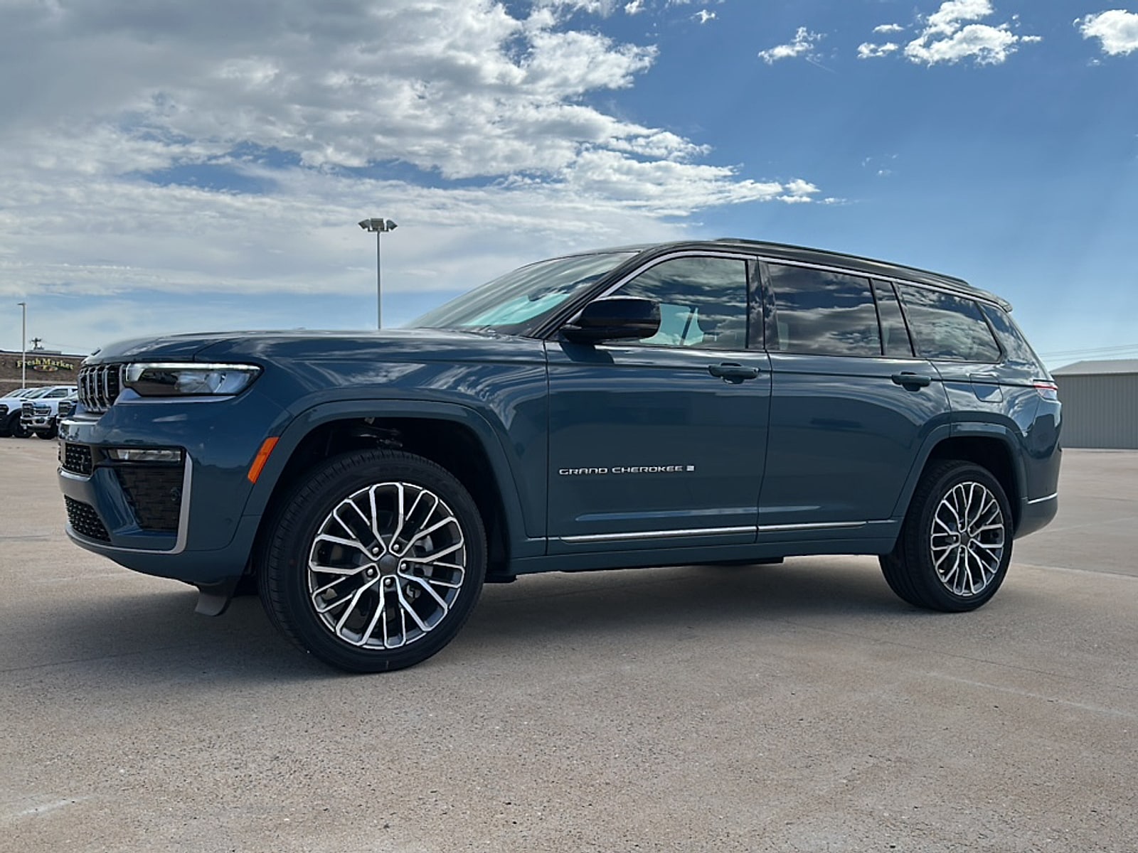 2026 Jeep Grand Cherokee L Summit 4x4's photo
