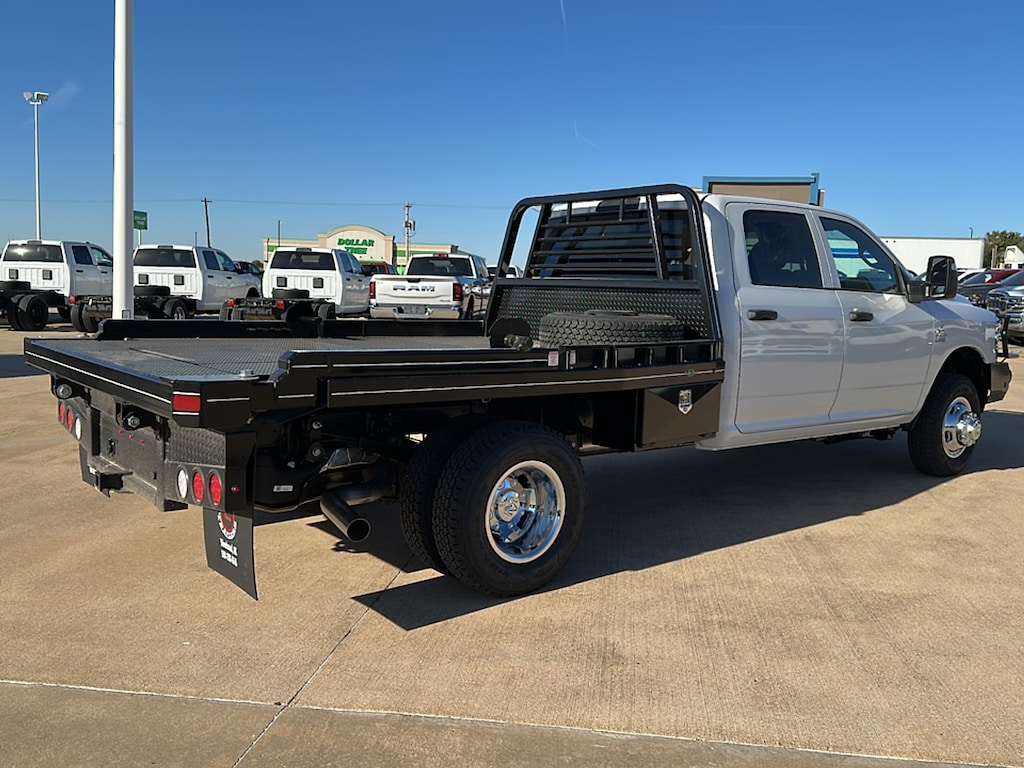 New 2026 Ram 3500 Chassis Cab TRADESMAN CREW 4X4 60' CA Pickup