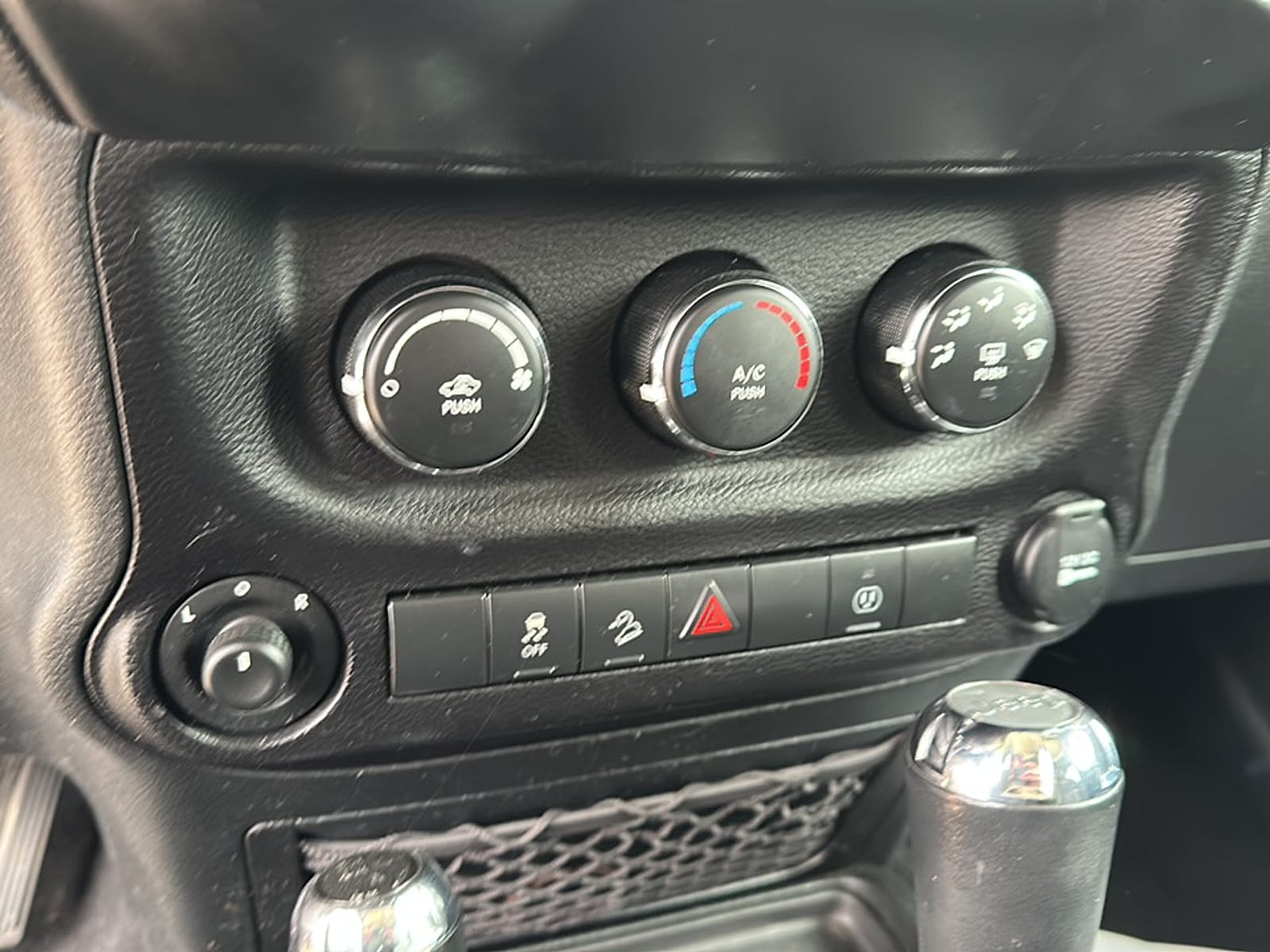 2017 Jeep Wrangler Sahara - Photo 16