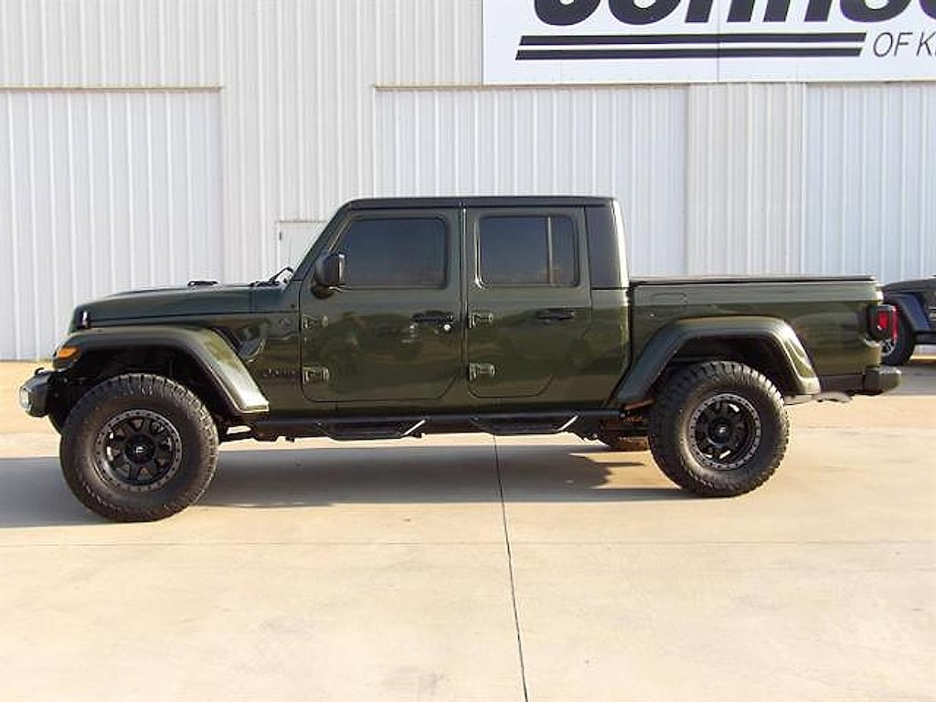 Used 2022 Jeep Gladiator Sport S 4x4 4x4 Sport S Crew Cab 5.0 ft. SB
