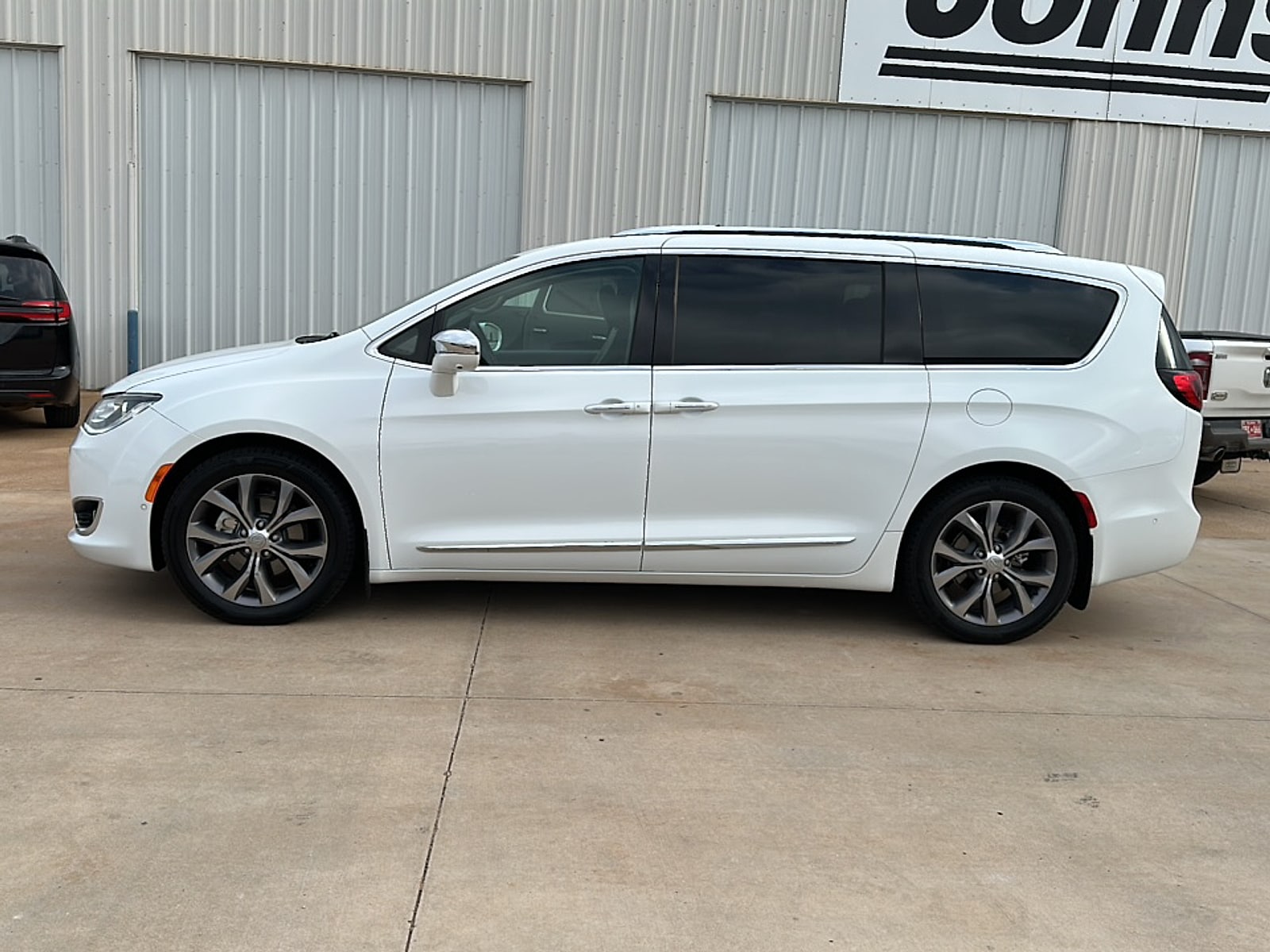 Used 2019 Chrysler Pacifica Limited with VIN 2C4RC1GGXKR509139 for sale in Kingfisher, OK