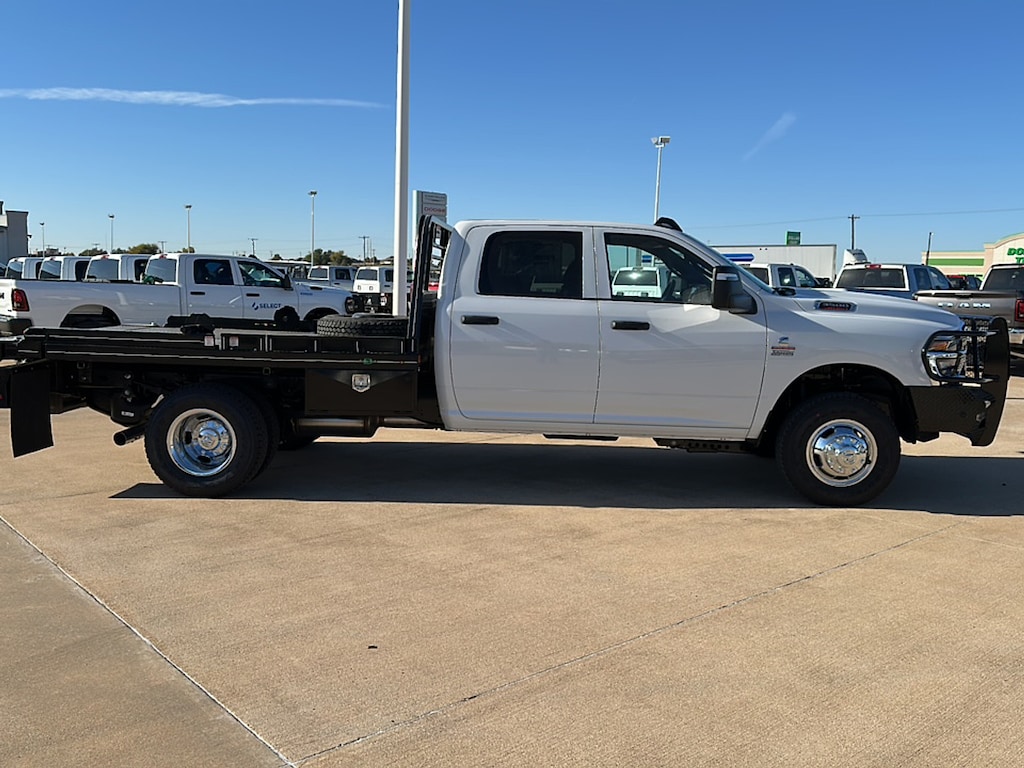 New 2026 Ram 3500 Chassis Cab TRADESMAN CREW 4X4 60' CA Pickup