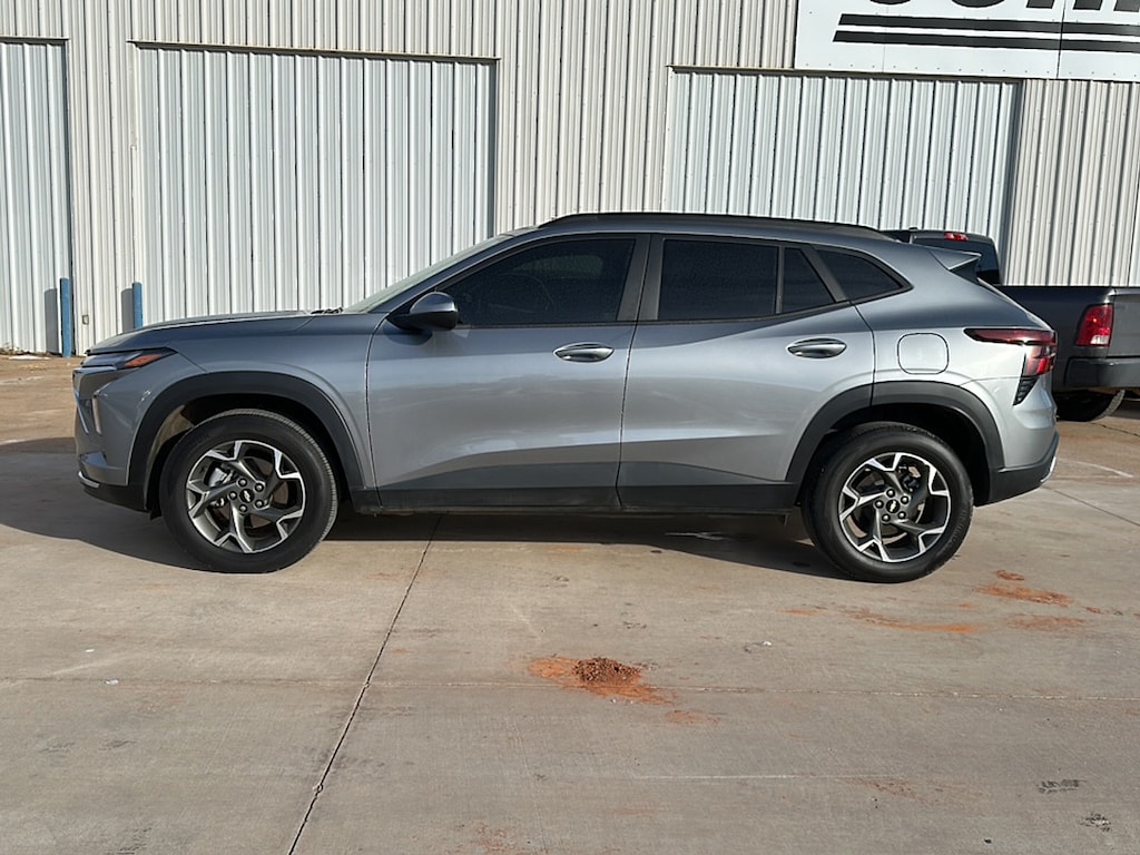 Used 2025 Chevrolet Trax FWD LT