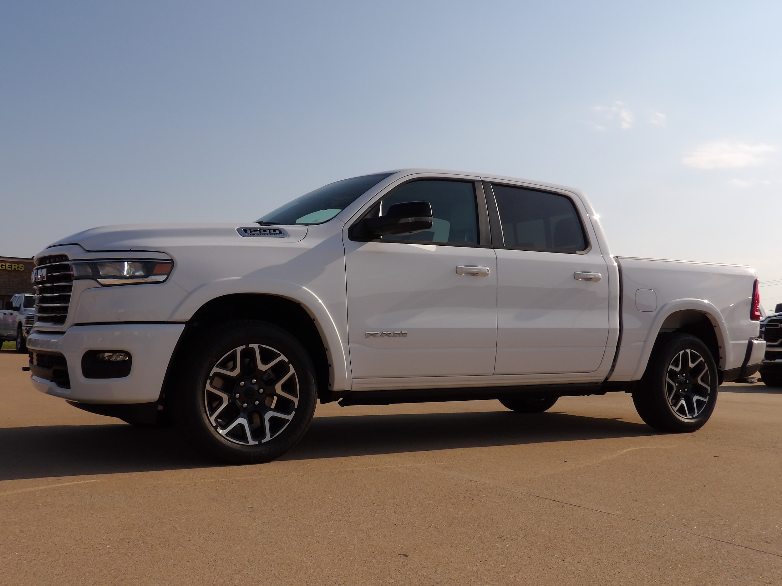2026 Ram 1500 LARAMIE CREW CAB 4X4 5'7 BOX
