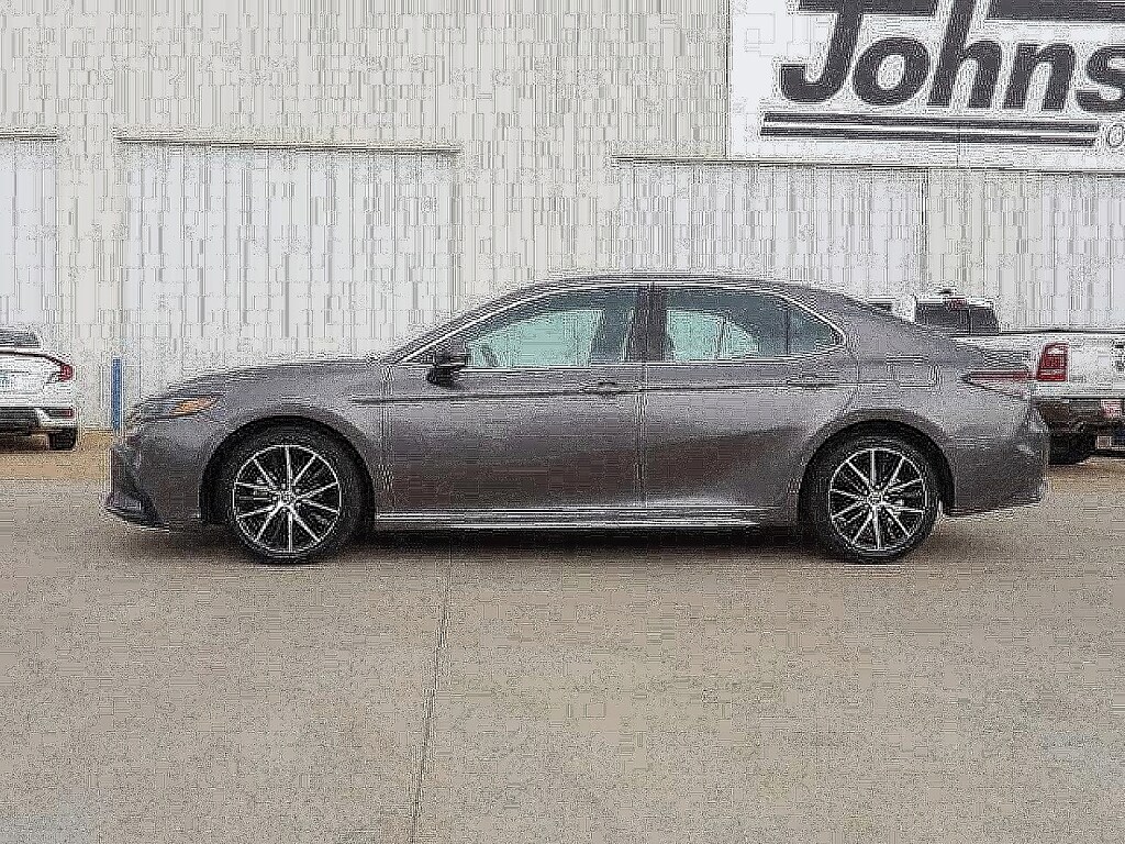 Used 2022 Toyota Camry SE SE Sedan