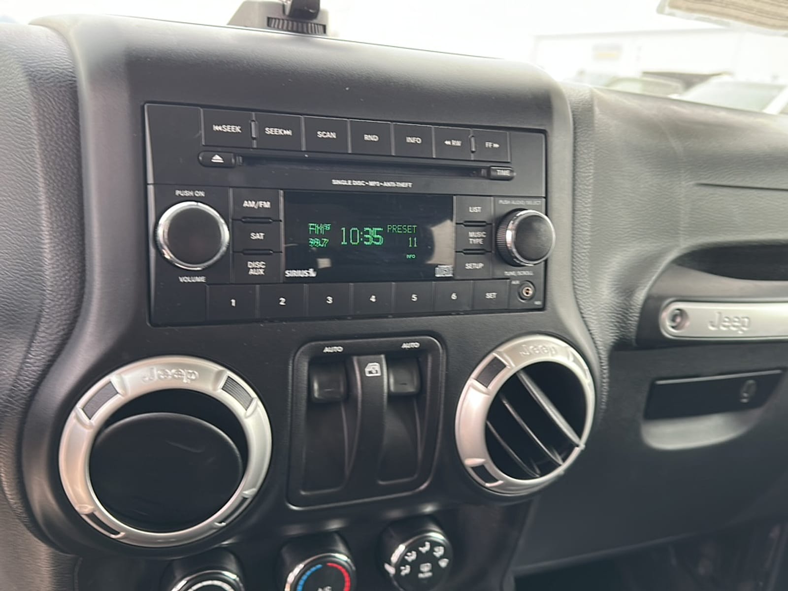 2017 Jeep Wrangler Sahara - Photo 17