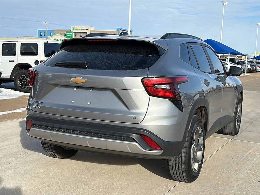 Used 2025 Chevrolet Trax FWD LT