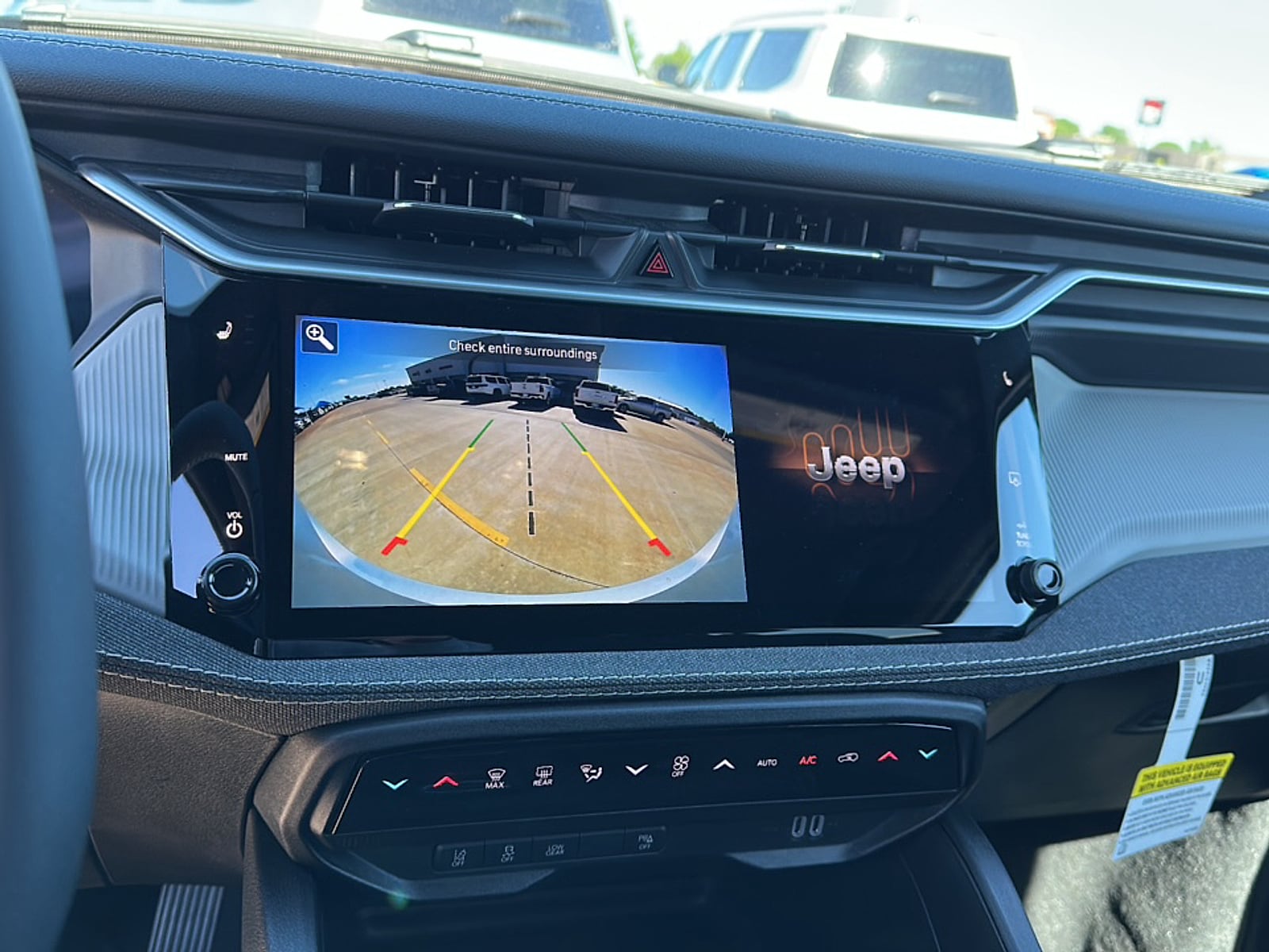 2026 Jeep Cherokee Laredo - Photo 9