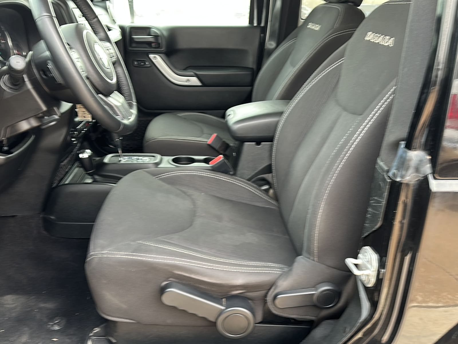 2017 Jeep Wrangler Sahara - Photo 12