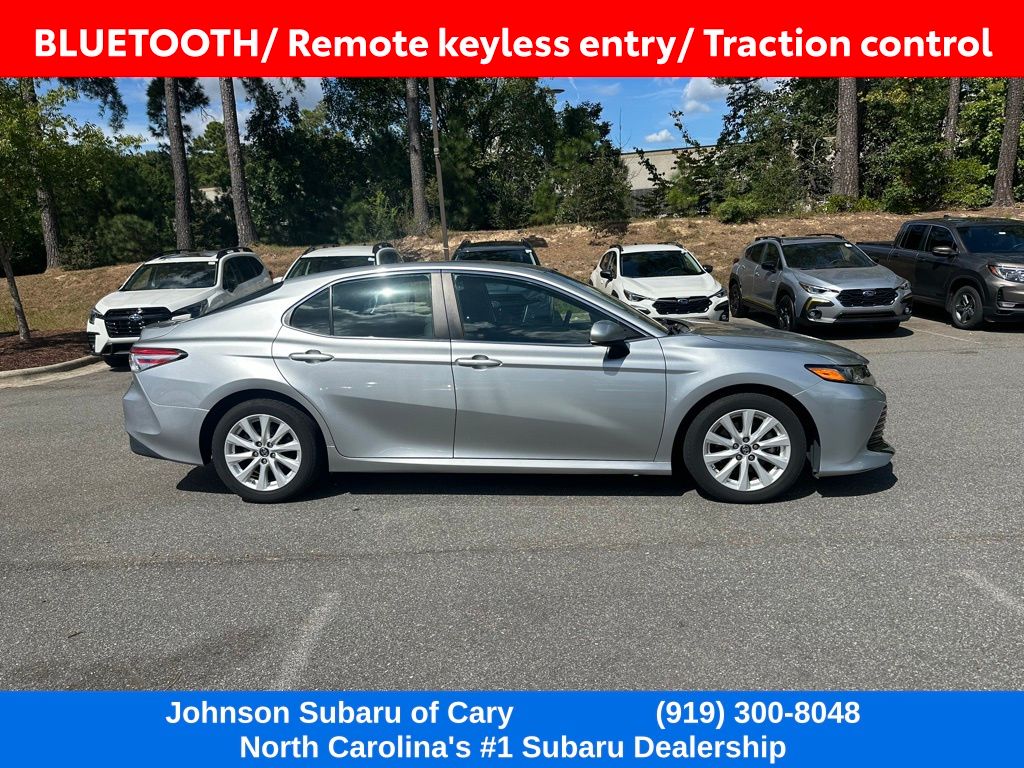 2018 Toyota Camry LE photo 3