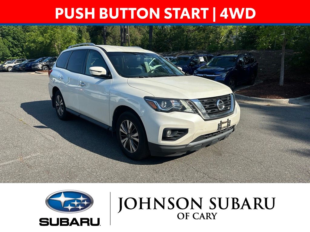 2017 Nissan Pathfinder SV 4WD's photo