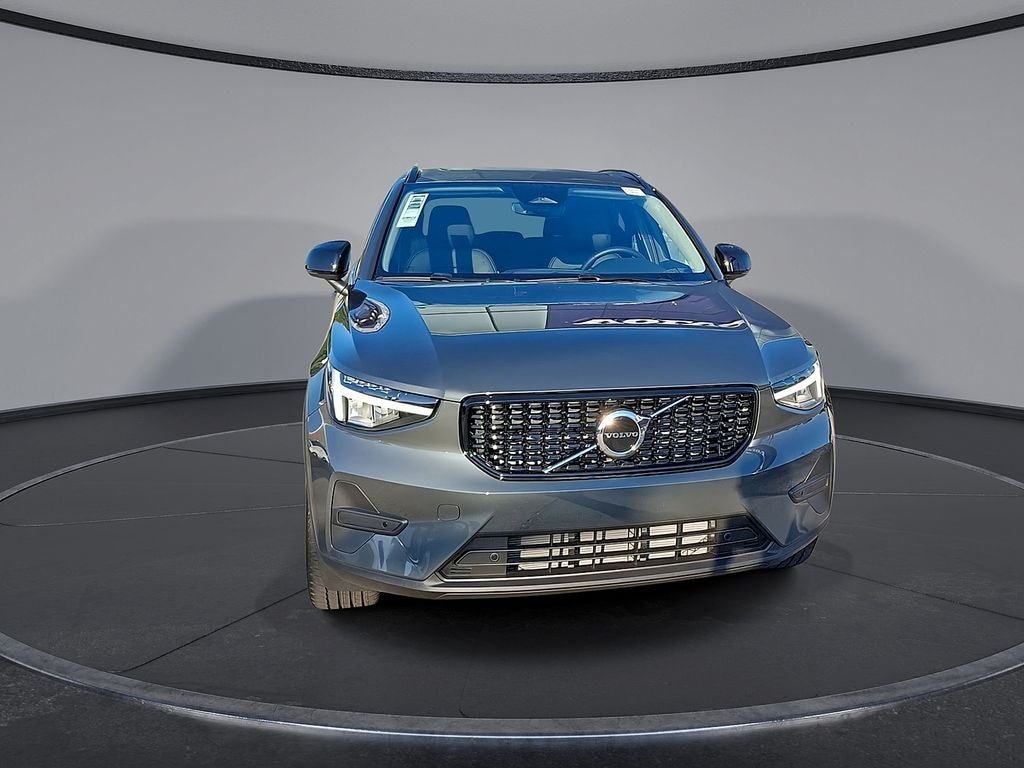New 2026 Volvo XC40 B5 Core SUV