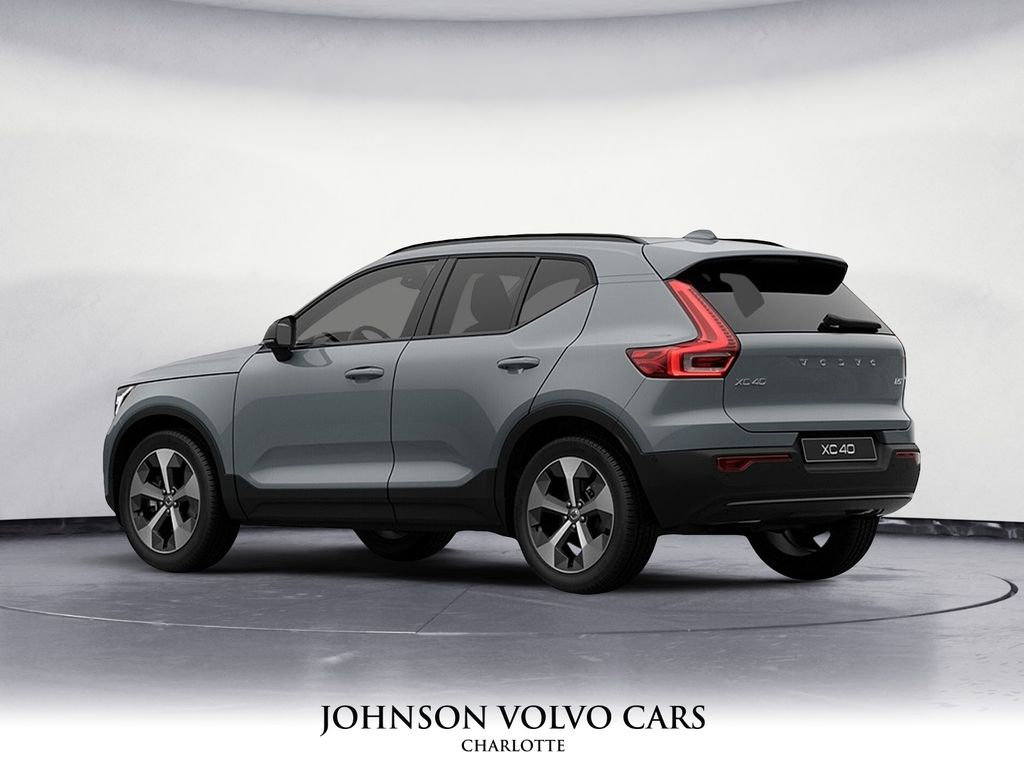 2026 Volvo XC40 Plus photo 4