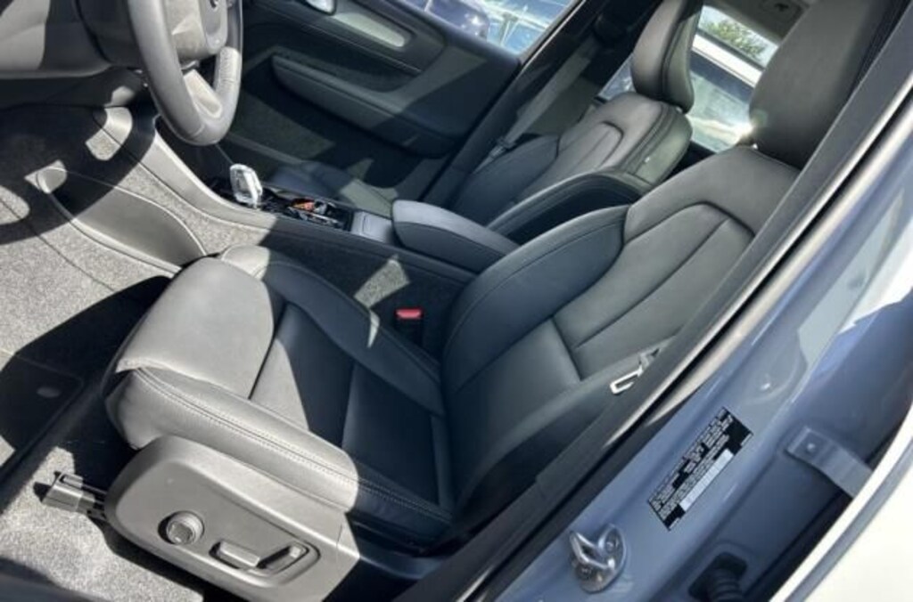 Used 2025 Volvo XC40 B5 Core Bright Theme SUV
