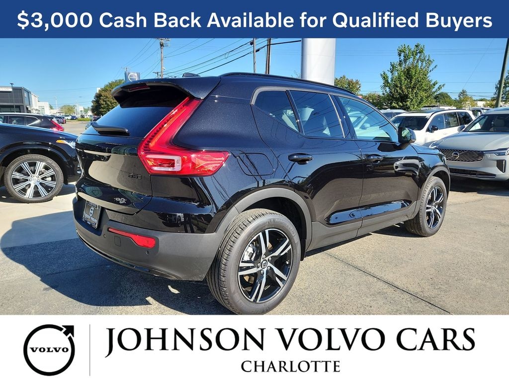 New 2026 Volvo XC40 B5 Core SUV