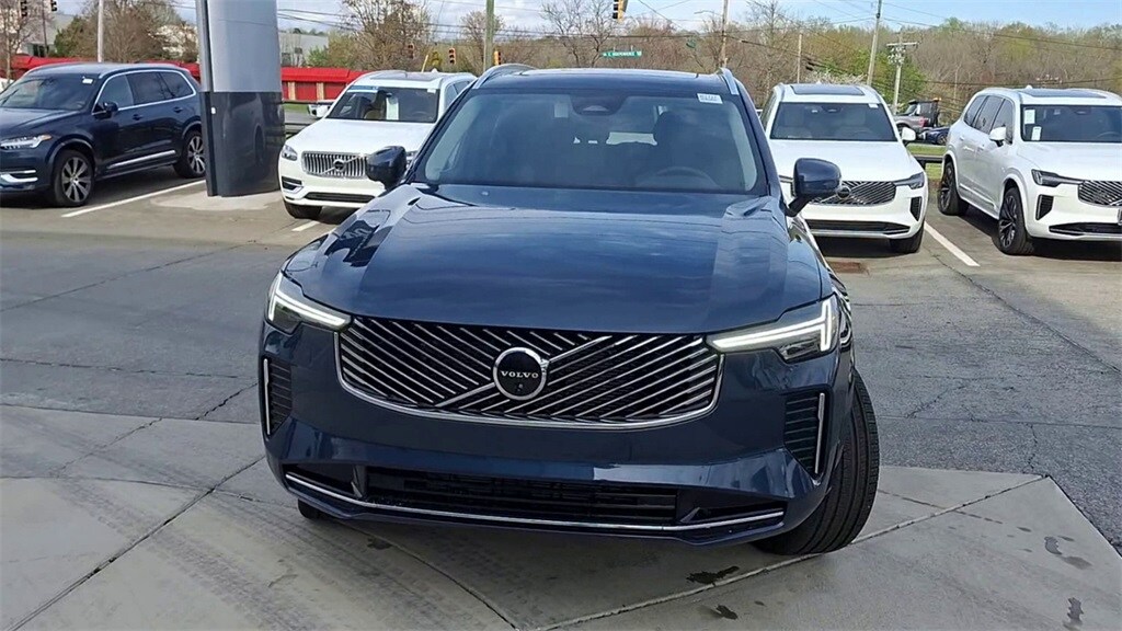 2025 Volvo XC90 Plus photo 3