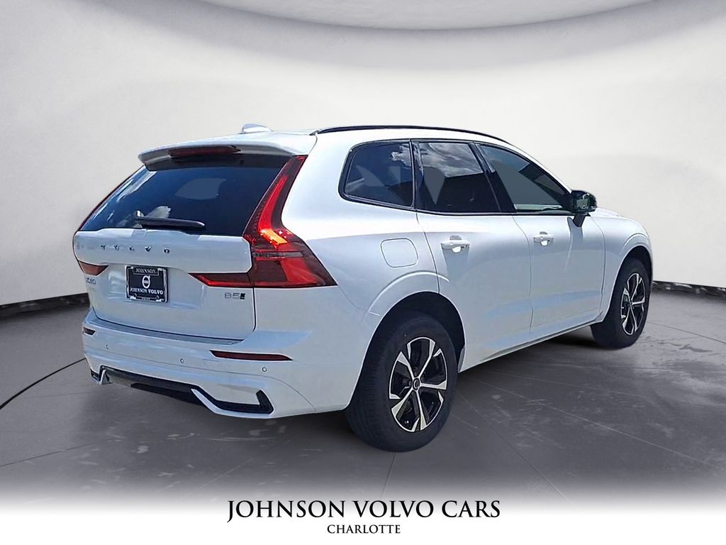 2026 Volvo XC60 B5 Core photo 4