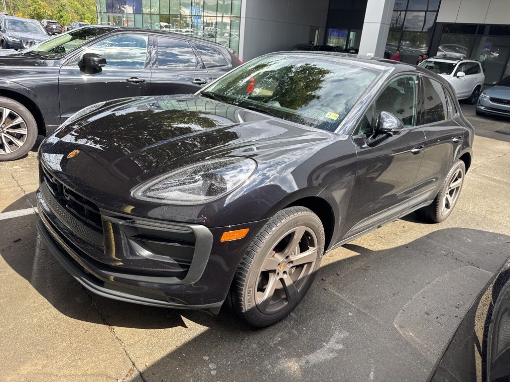 2023 Porsche Macan T photo 3
