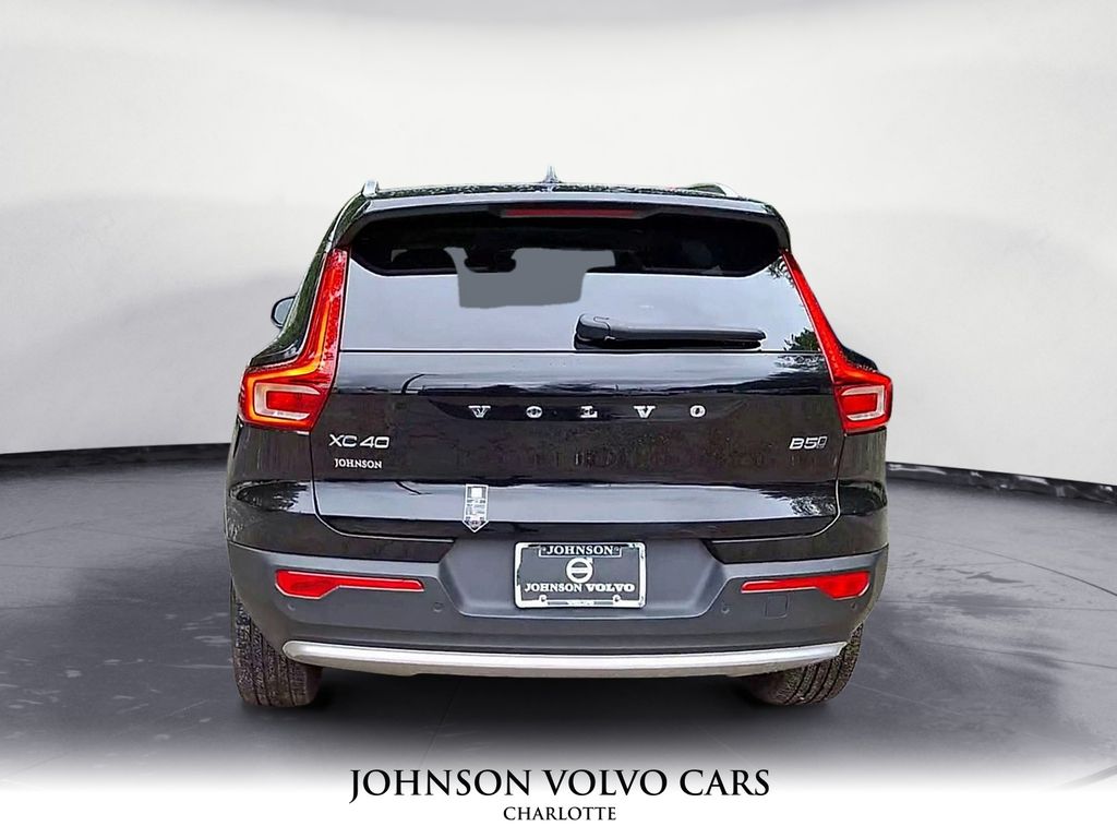 2025 Volvo XC40 Core photo 3