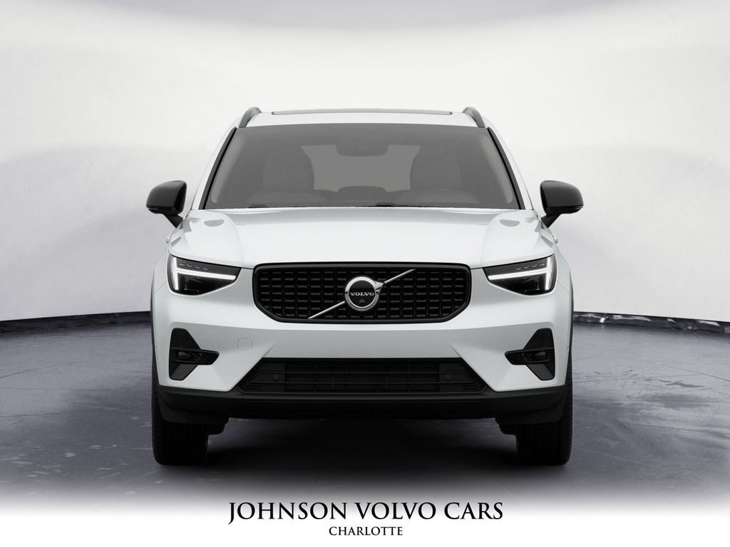 2026 Volvo XC40 photo 2