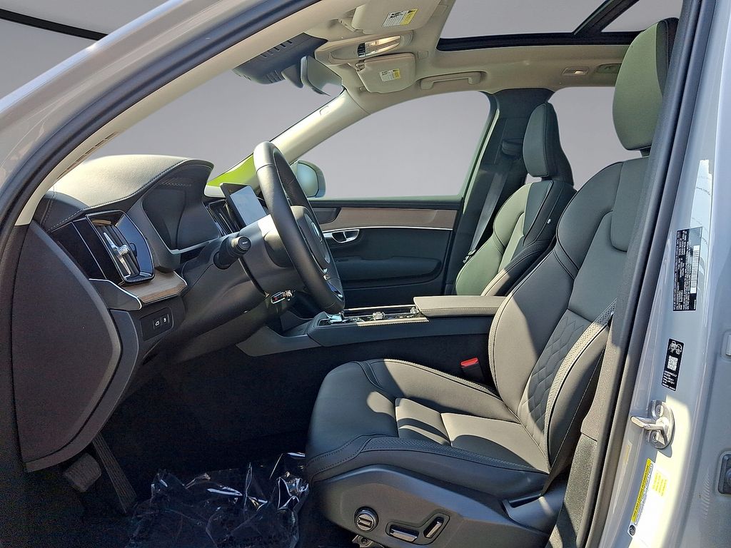 2026 Volvo XC90 Plus - Photo 20
