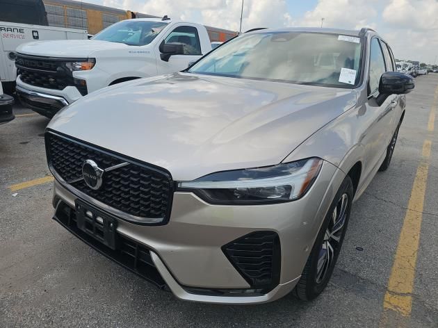2025 Volvo XC60 B5 Plus photo 3