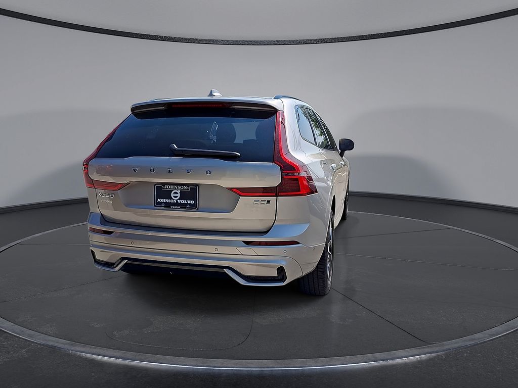 2026 Volvo XC60 Plus - Photo 8