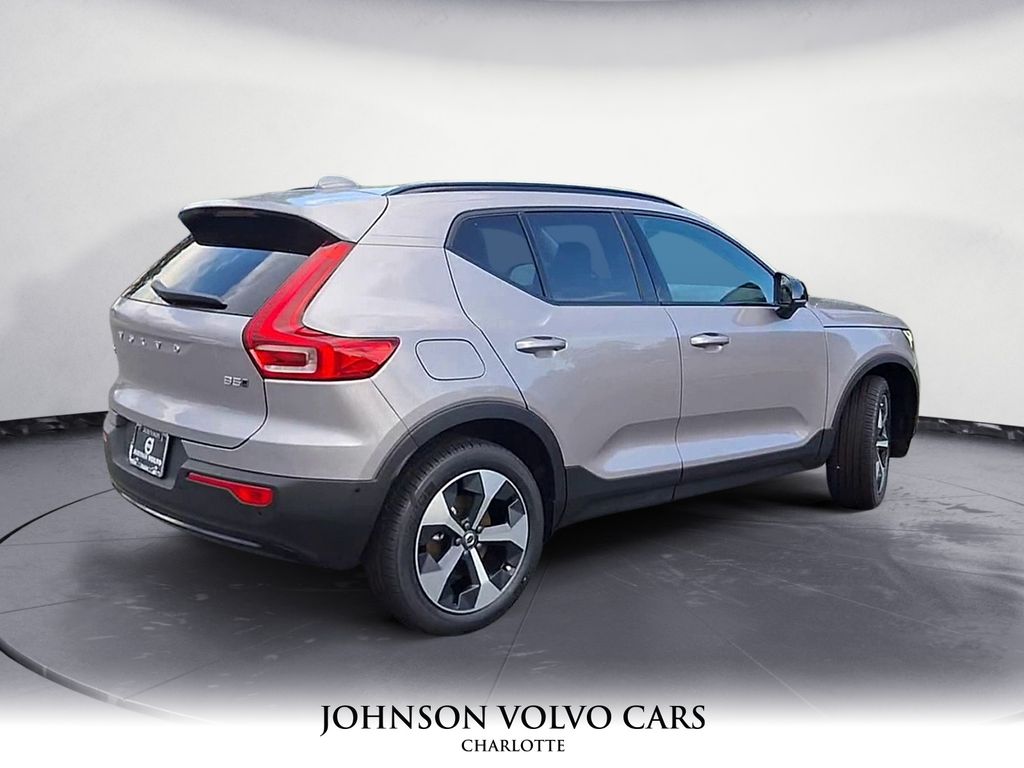 2026 Volvo XC40 Plus photo 3