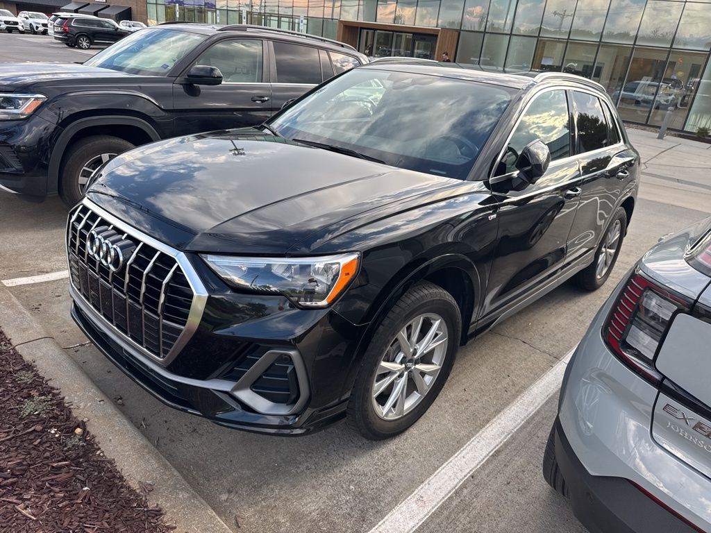 2021 Audi Q3 45 TFSI S line Premium photo 3