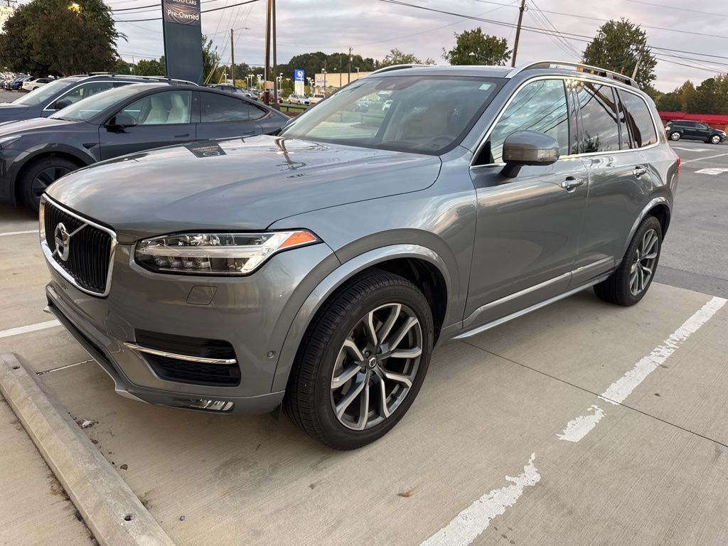 2019 Volvo XC90 T6 Momentum photo 3