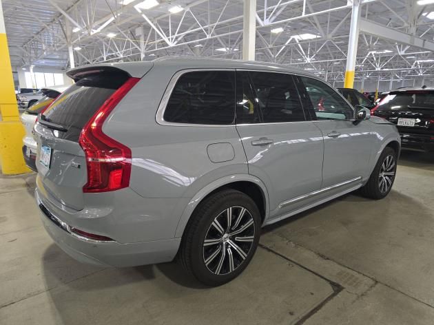 2025 Volvo XC90 B5 Core photo 2