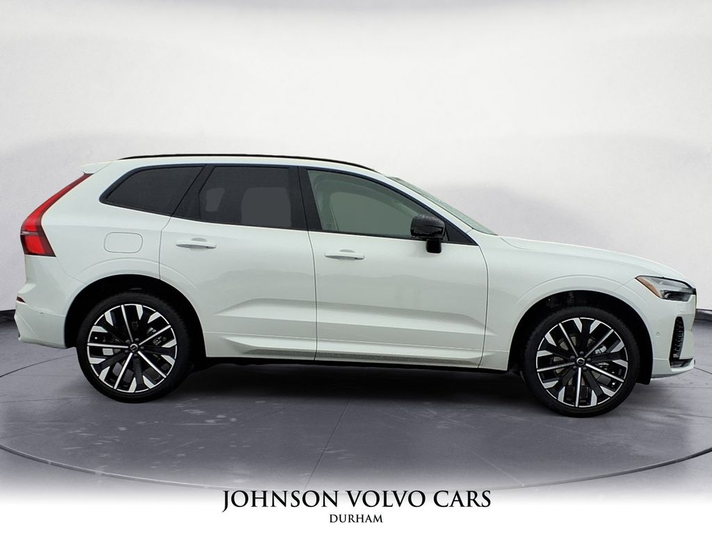 2026 Volvo XC60 B5 photo 2