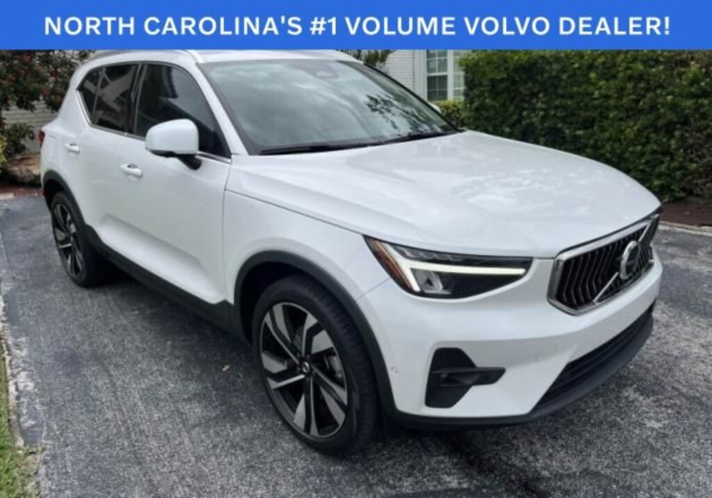 Used 2023 Volvo XC40 B5 AWD Plus Bright SUV