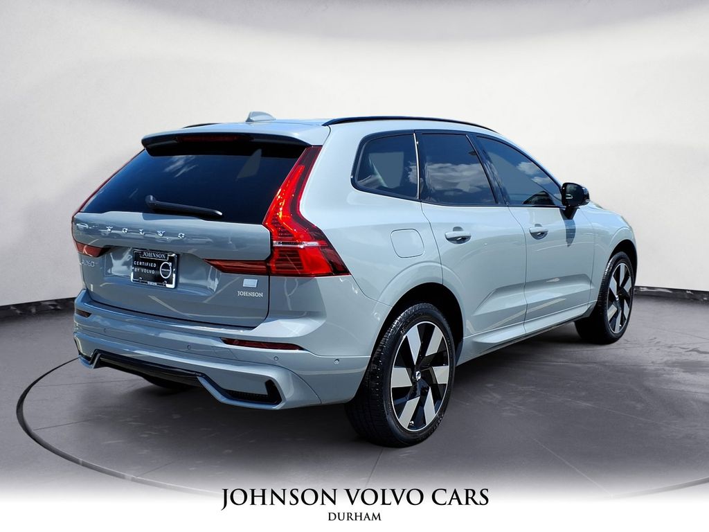 2024 Volvo XC60 Recharge Hybrid Ultimate photo 3