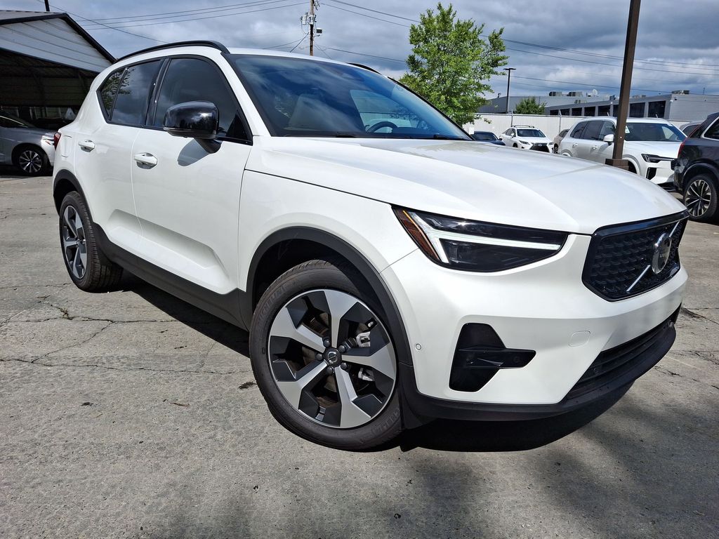 2026 Volvo XC40 Plus's photo