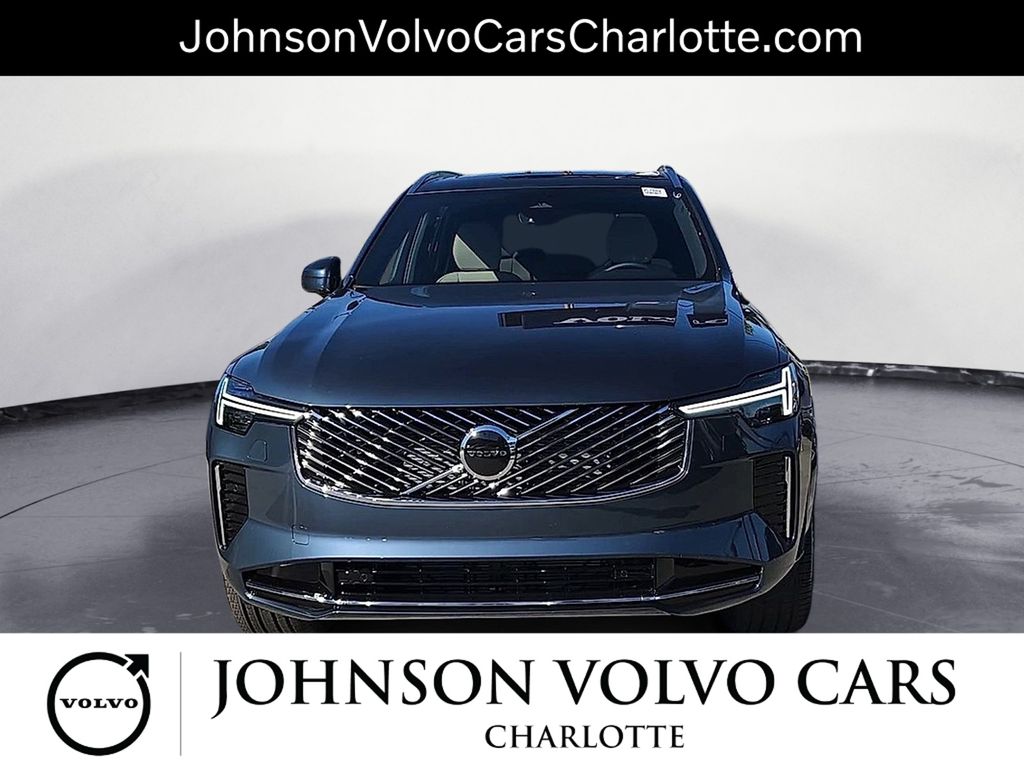 2026 Volvo XC90 Core photo 3