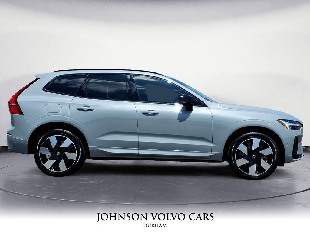 2024 Volvo XC60 Recharge Hybrid Ultimate photo 2