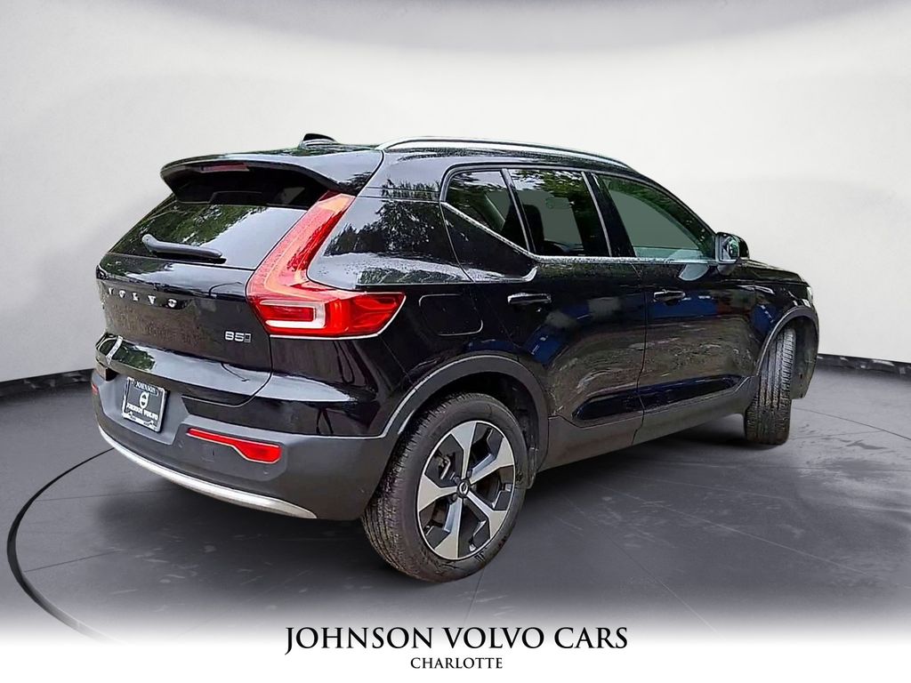 2025 Volvo XC40 Core photo 4