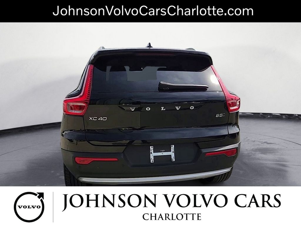 New 2025 Volvo XC40 B5 Plus Bright Theme SUV