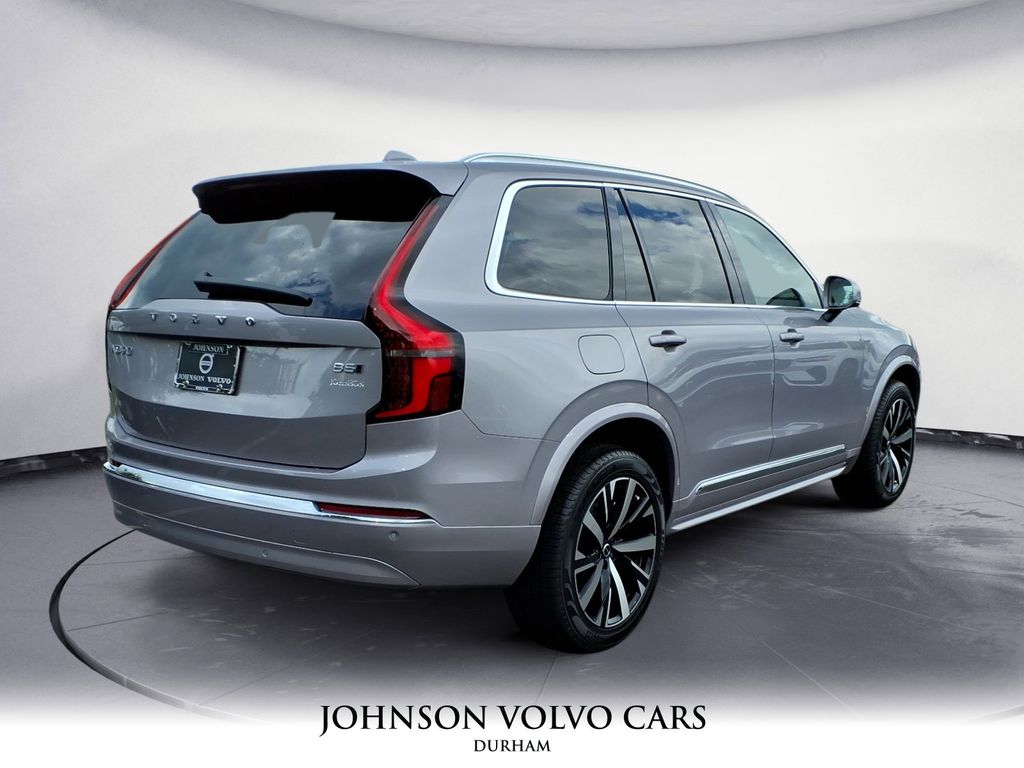 2026 Volvo XC90 B5 Core photo 3