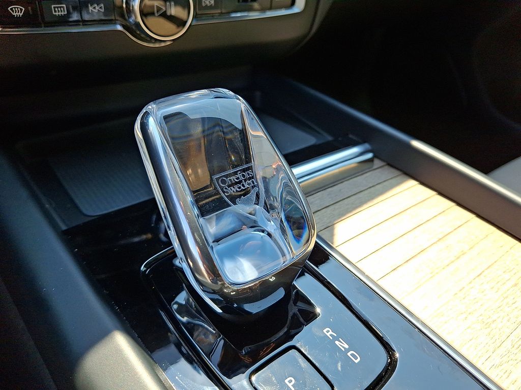 2026 Volvo XC60 Plus - Photo 21